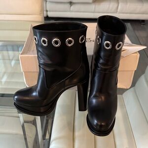 Authentic Alexander McQueen Alexander Mc Queen Leather Heel Ankle Boots